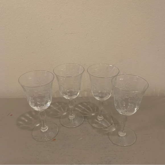 Four VTG Etched Floral Crystal Sherry Glasses - Picture 5 of 6